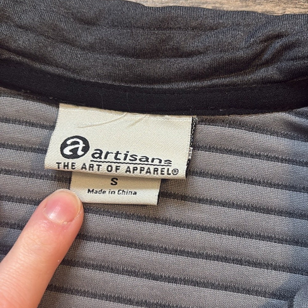 Soft gray lightweight pullover - Picture 7 of 7